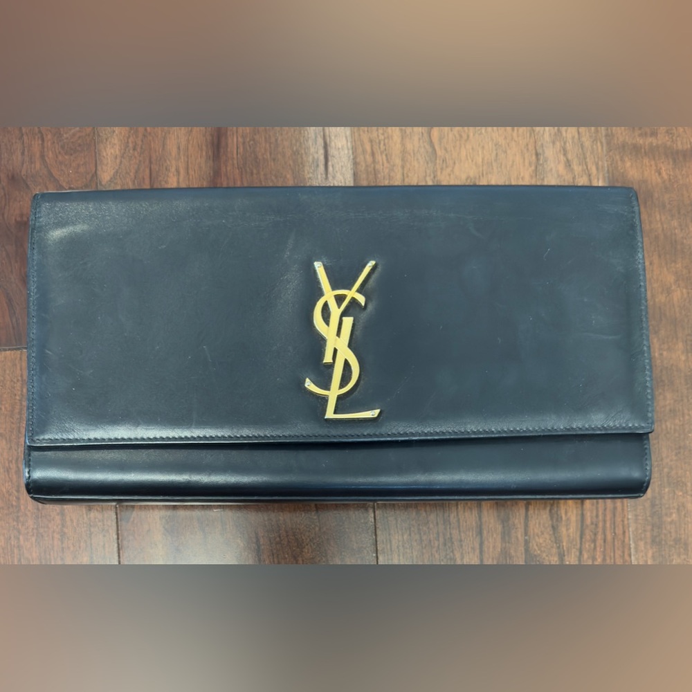 AUTHENTIC SAINT LAUREN Smooth Calfskin Cassandre Clutch